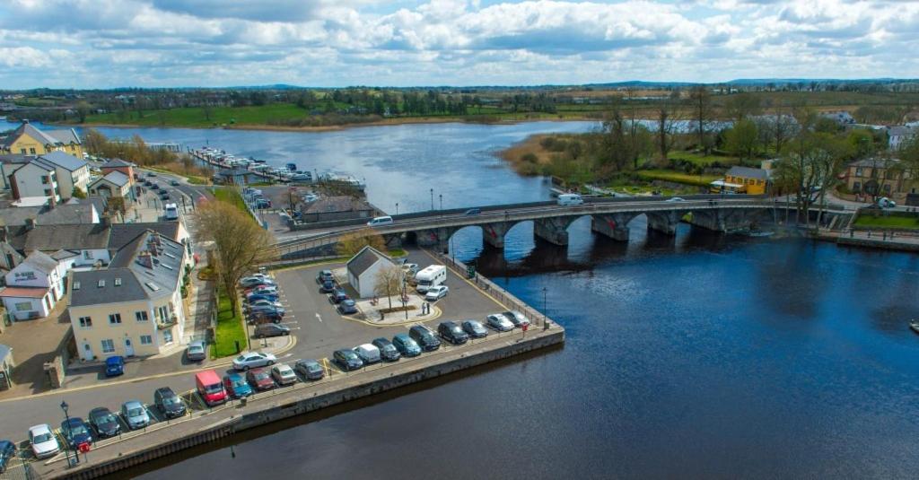 24 Beds In Carrick On Shannon Exteriör bild